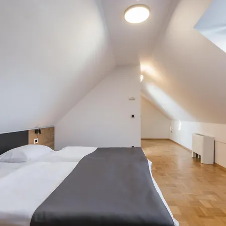 Toeroek Rooms, Bistro & Wellness 4* Lesce (Upper Carniola)