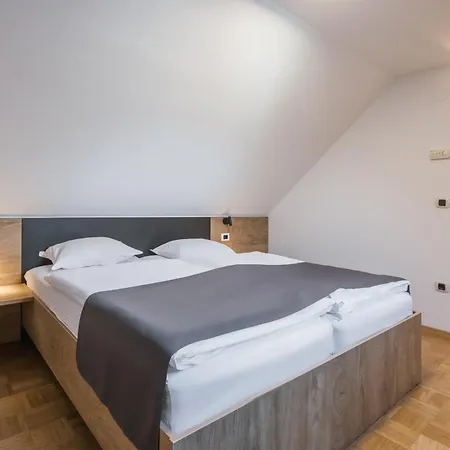 Toeroek Rooms, Bistro & Wellness Lesce (Upper Carniola)