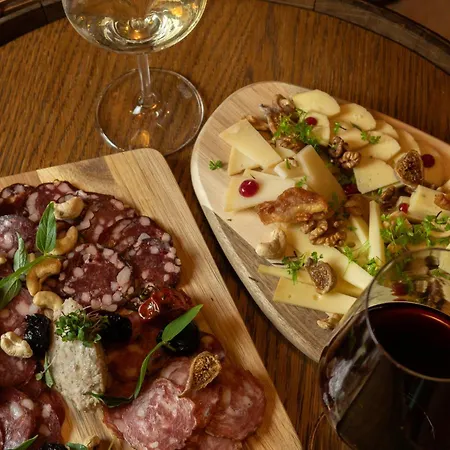 Toeroek Rooms, Bistro & Wellness 4*