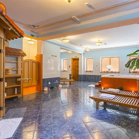 Toeroek Rooms, Bistro & Wellness 레쎄