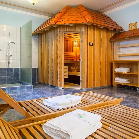 Guest house Toeroek 4*