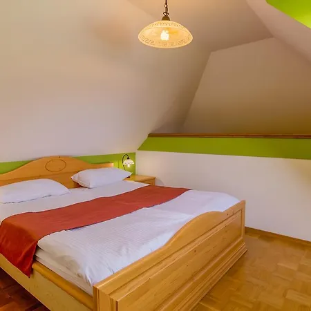 Guest house Toeroek 4*
