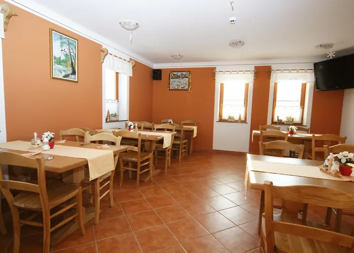 Konukevi Toeroek Rooms, Bistro & Wellness Lesce (Upper Carniola)