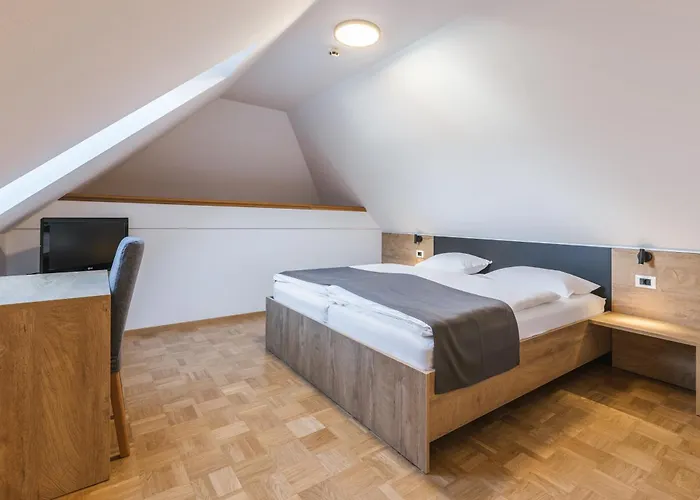 Gasthof Toeroek Rooms, Bistro & Wellness