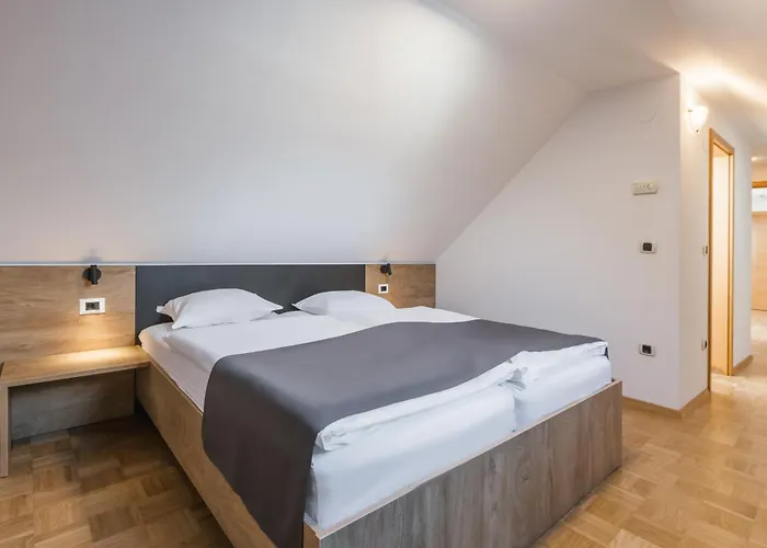 Toeroek Rooms, Bistro & Wellness Lesce (Upper Carniola)