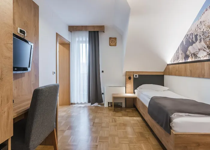 Toeroek Rooms, Bistro & Wellness 4* Lesce (Upper Carniola)