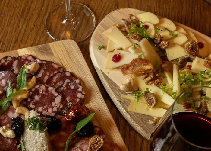 Toeroek Rooms, Bistro & Wellness 4*