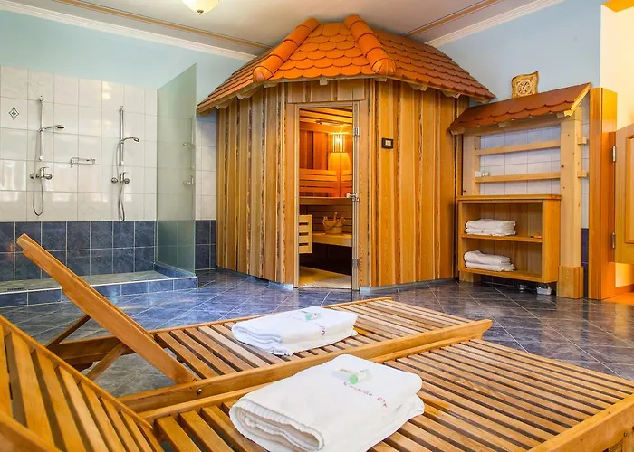 Gasthof Toeroek Rooms, Bistro & Wellness 4*