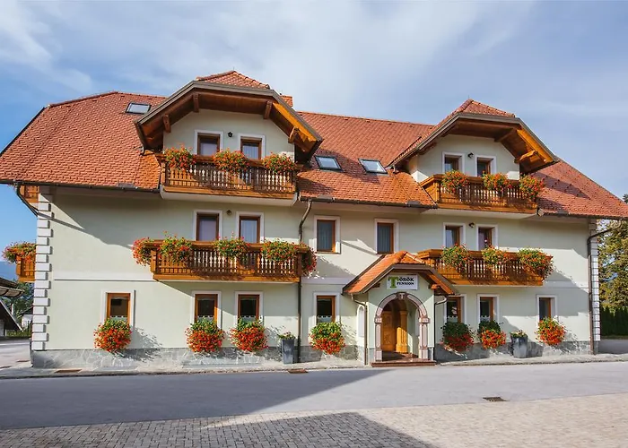 Toeroek Rooms, Bistro & Wellness 4*